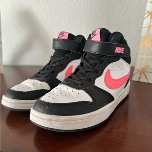 Nike youth basketball shoes 1Y